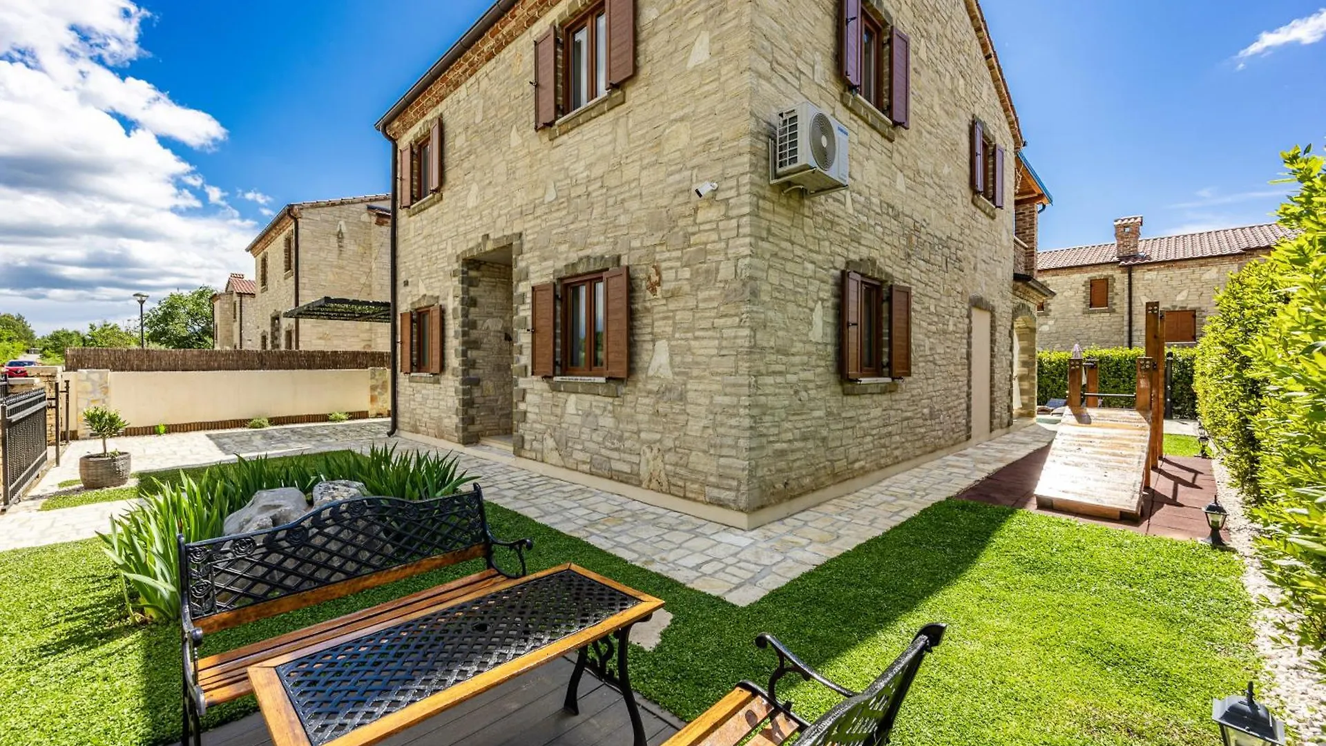 E-Villa Vintage Istria With Heated And Covered Pool Cabrunici