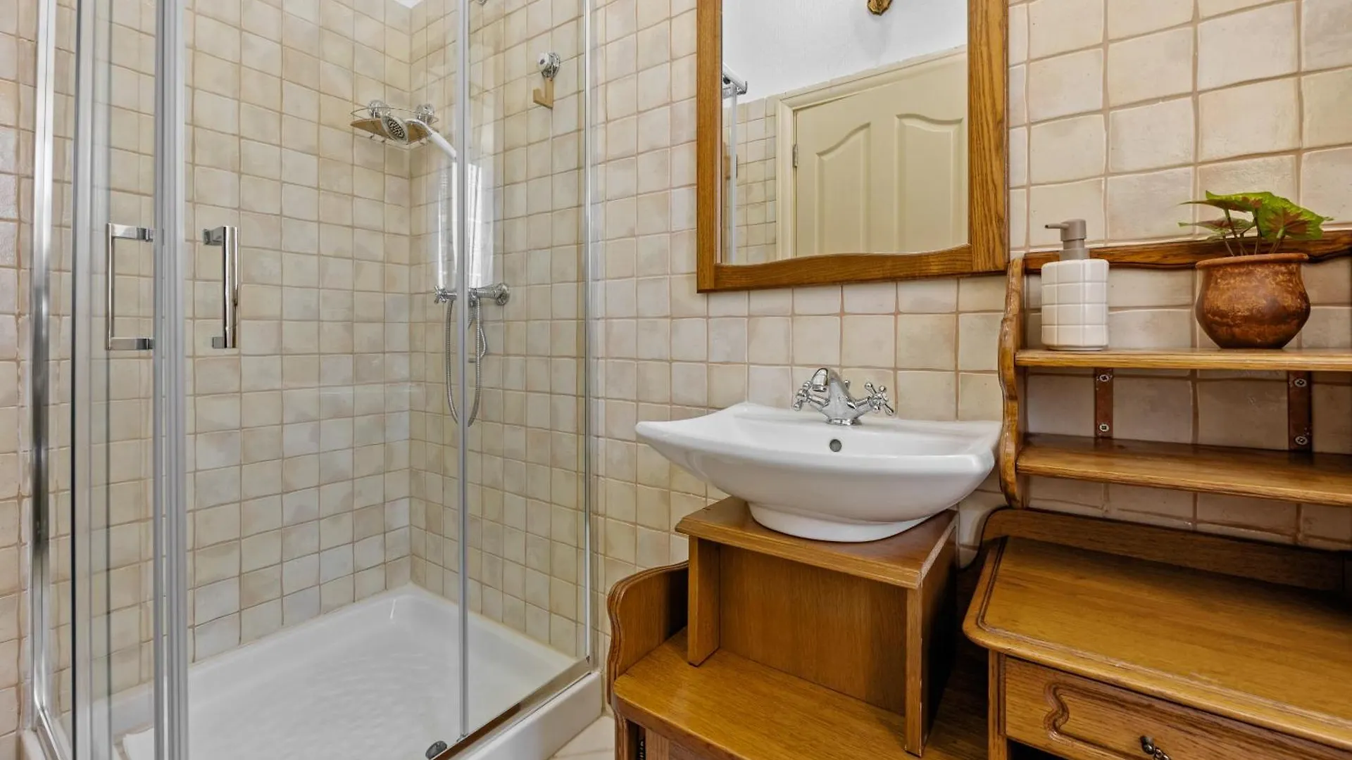 E-Villa Vintage Istria With Heated And Covered Pool Cabrunici 0*,  克罗地亚