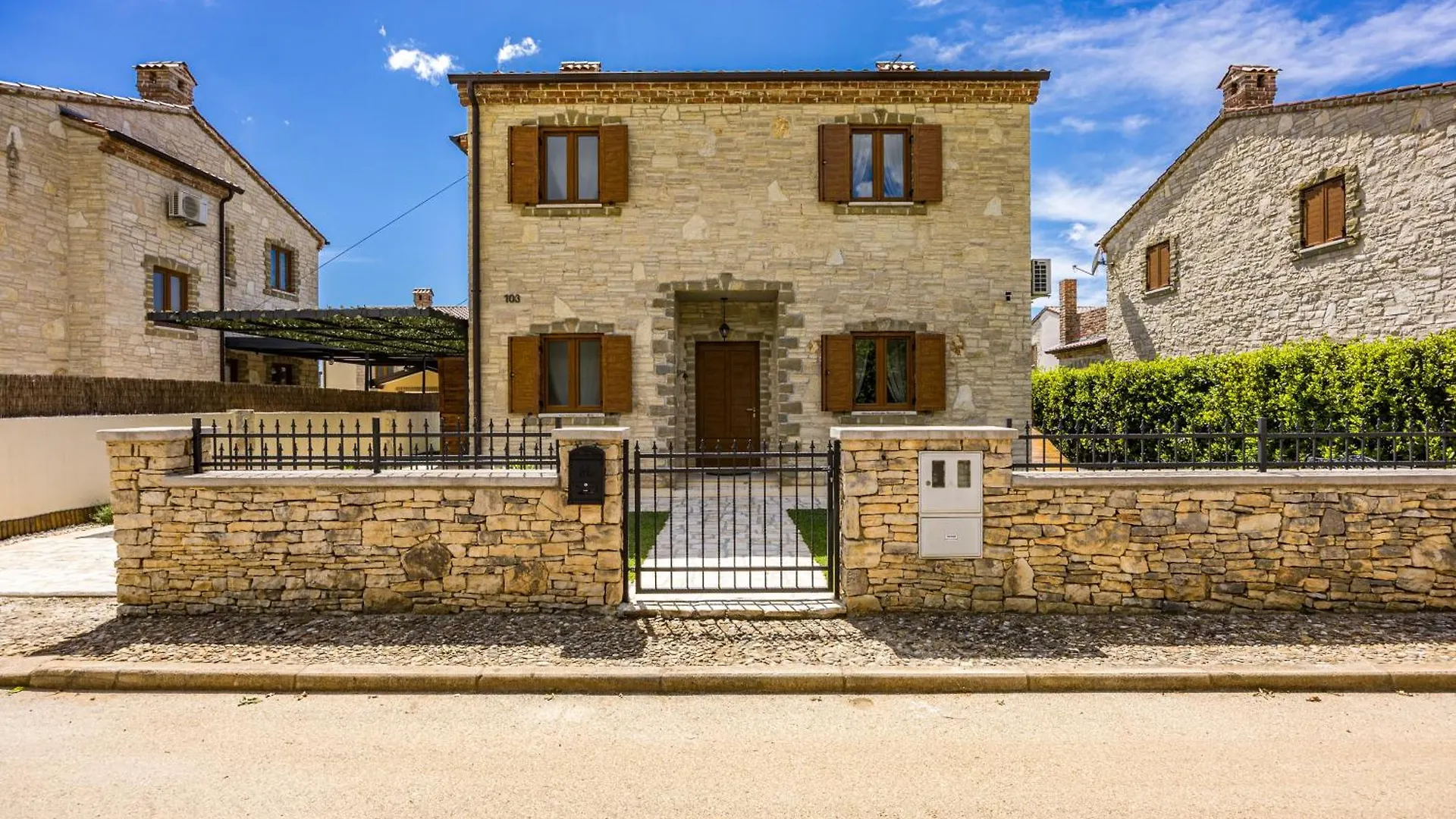 E-Villa Vintage Istria With Heated And Covered Pool Cabrunici 别墅